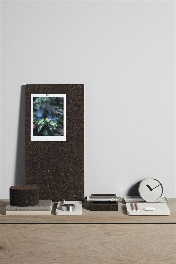 FUADO, Anslagstavla, mörk kork